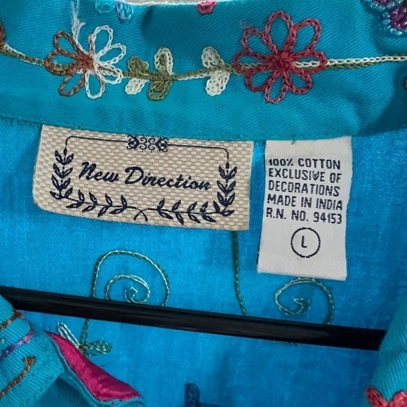 🦋 Vintage Beaded and Embroidered Butterfly and Flower Cotton Button-Up 🦋🌸 - Picture 7 of 10